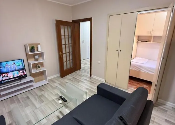 Alle's M Shyri Apartament