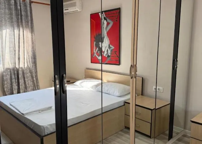 Alle's M Shyri Apartament *