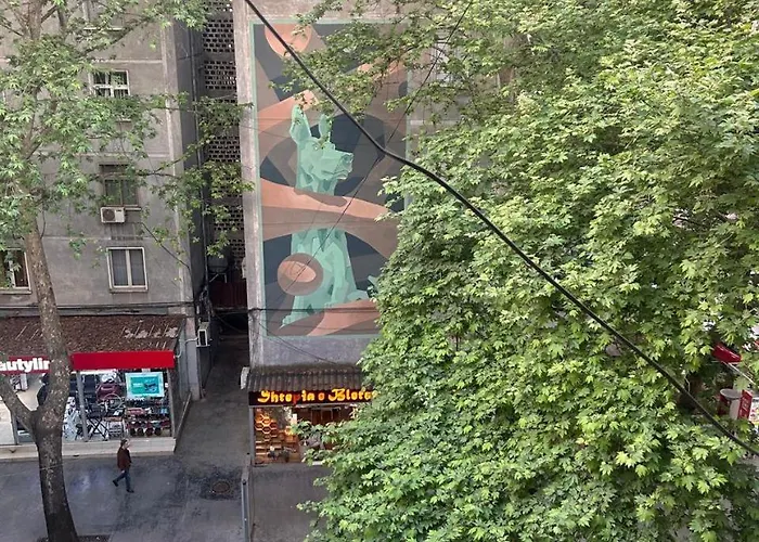 アパート Alle's M Shyri ティラナ