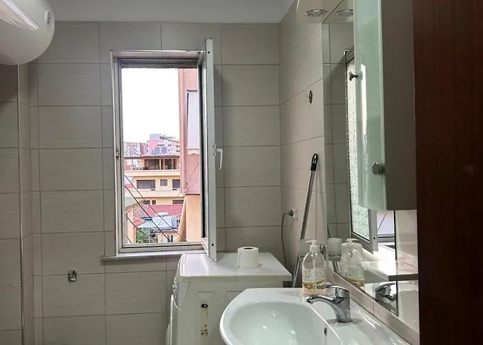 Alle's M Shyri Apartament *